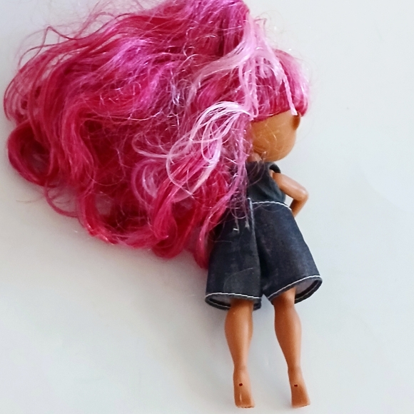 LOL SURPRISE TWEENS CHERRY BB FASHION DOLL WITH CLOTHES PINK HAIR - Picture 3 of 3